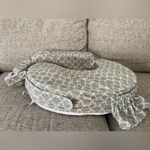 My Brest Friend Deluxe Nursing Pillow, Flower Key Grey